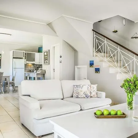 Villa Kato Kateleios Sleeps 6 Pool Air Con Wifi Mavrata